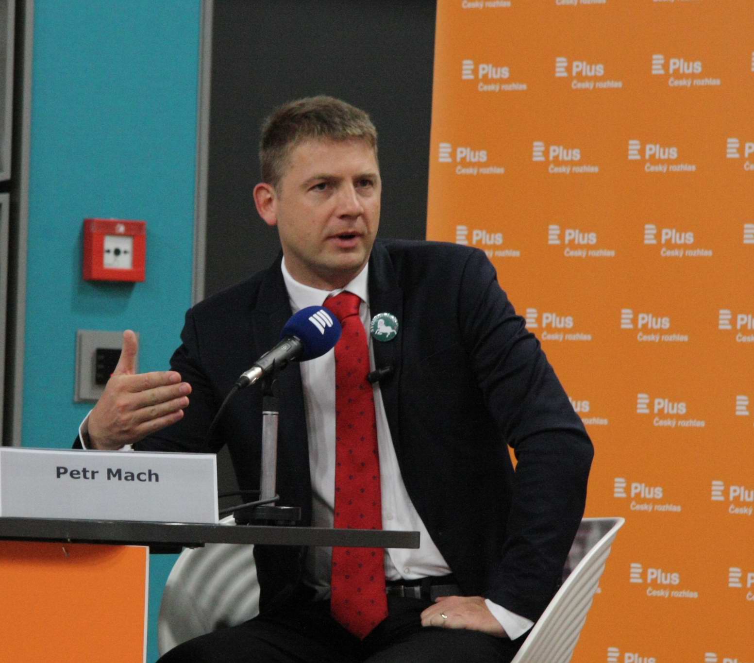 Vícerychlostní EU? To je přiznání reality, řekl P. Mach v rádiu