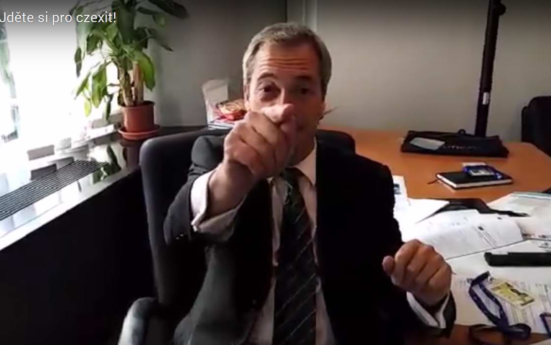 Nigel Farage vzkazuje Čechům: Jděte si pro czexit!
