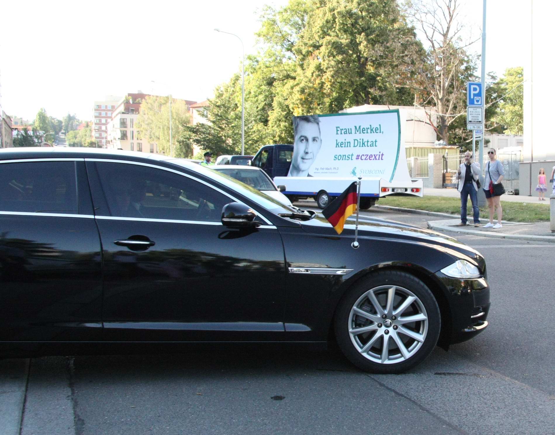 Petr Mach: V Českém rozhlase: Merkelová je odříznutá od mínění lidí Petr Mach: V Českém rozhlase: Merkelová je odříznutá od mínění lidí
