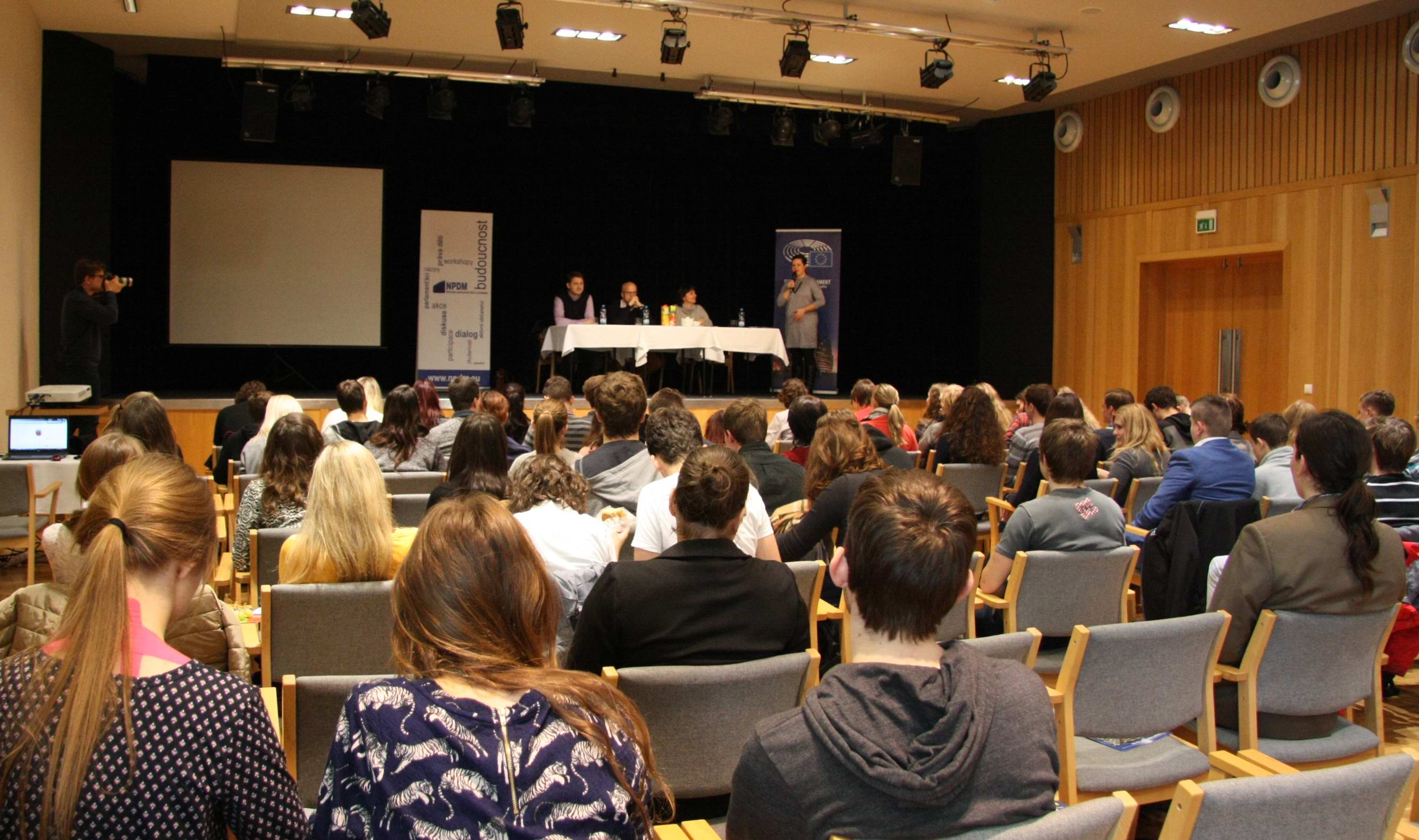 Petr Mach na Moravě debatoval se studenty a s občany o EU