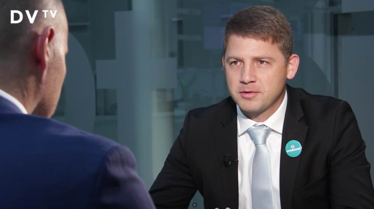V rozhovoru pro DVTV: „Na odchodu z EU vyděláme“